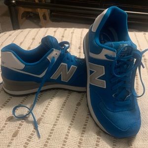 New balance 574 classic size 8 mens, but bought for a woman size 9.
